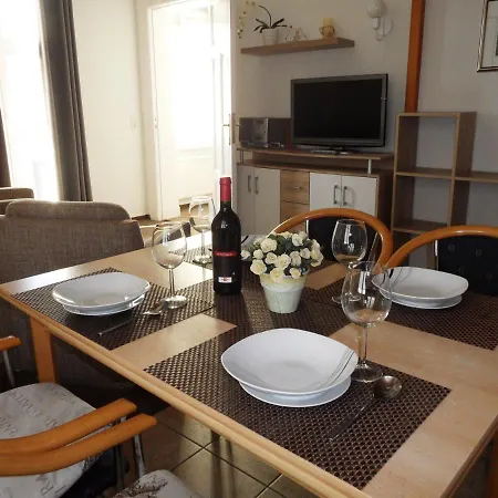 Appartement Diana - 100 M Zum