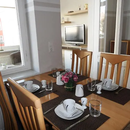 Diana - 100 M Zum Appartement