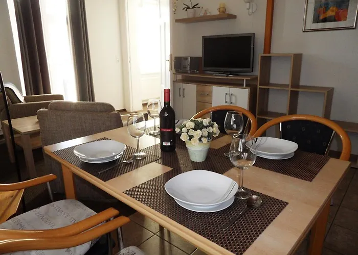 아파트 Diana - 100 M Zum