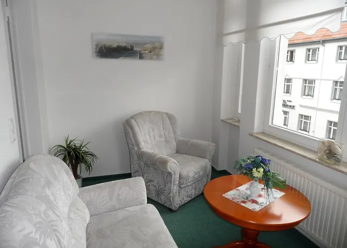 Diana - 100 M Zum Apartment